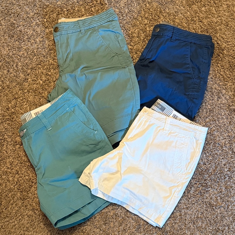 Stylish Casual Shorts in White, Navy and Sea-foam.
